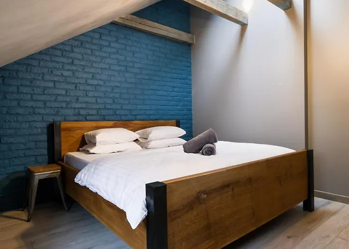 Wicked Weasel Hostel *