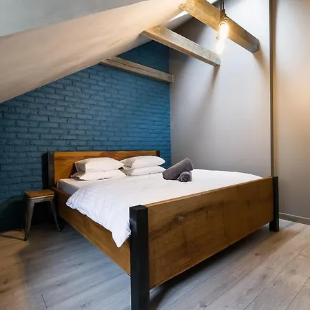 Wicked Weasel Hostel *